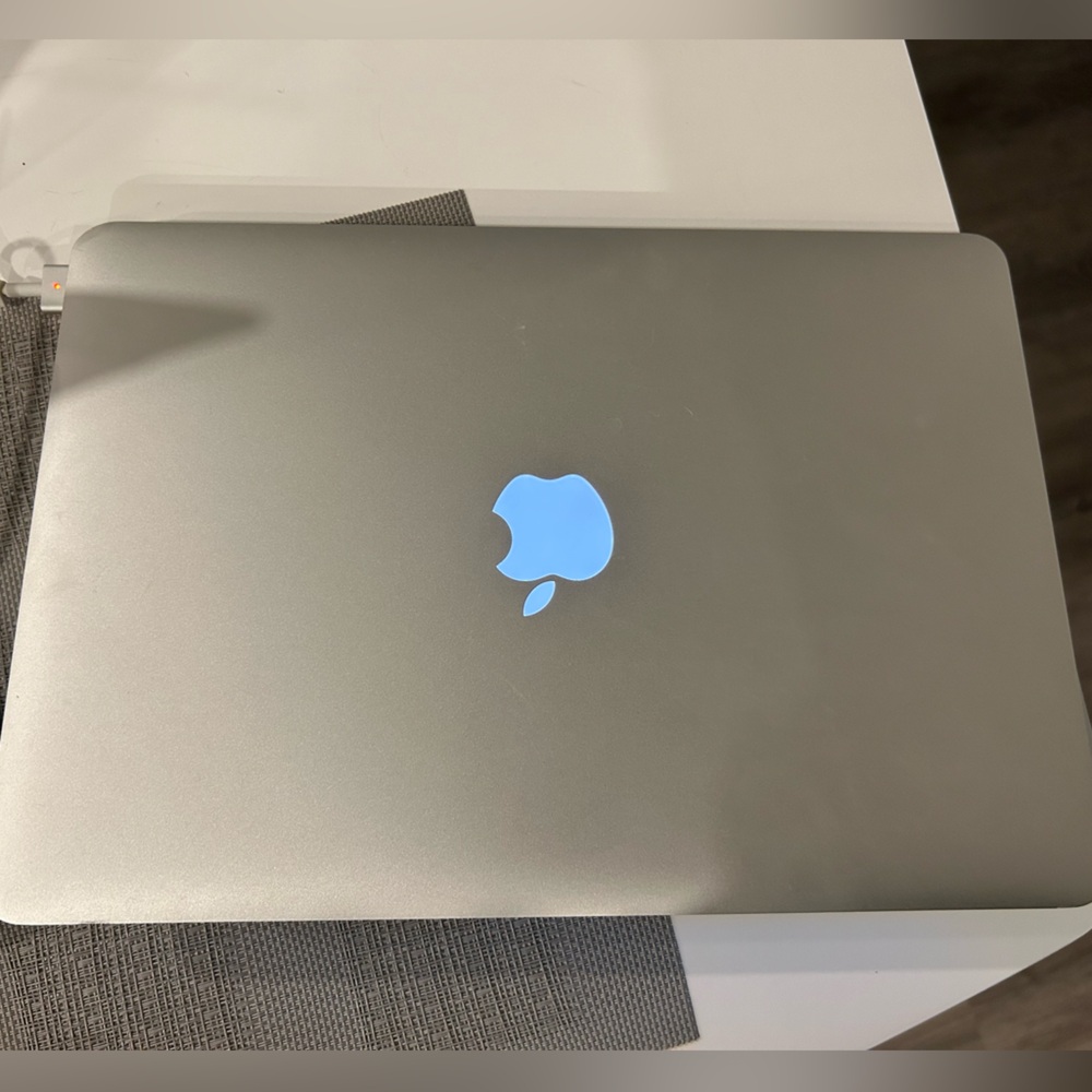 MacBook Air 13-inch 2017